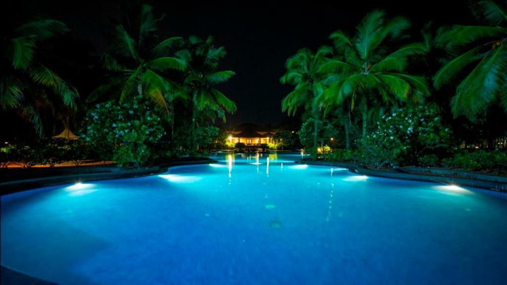 Ocean Spray Hotel Kālapettai Buitenkant foto