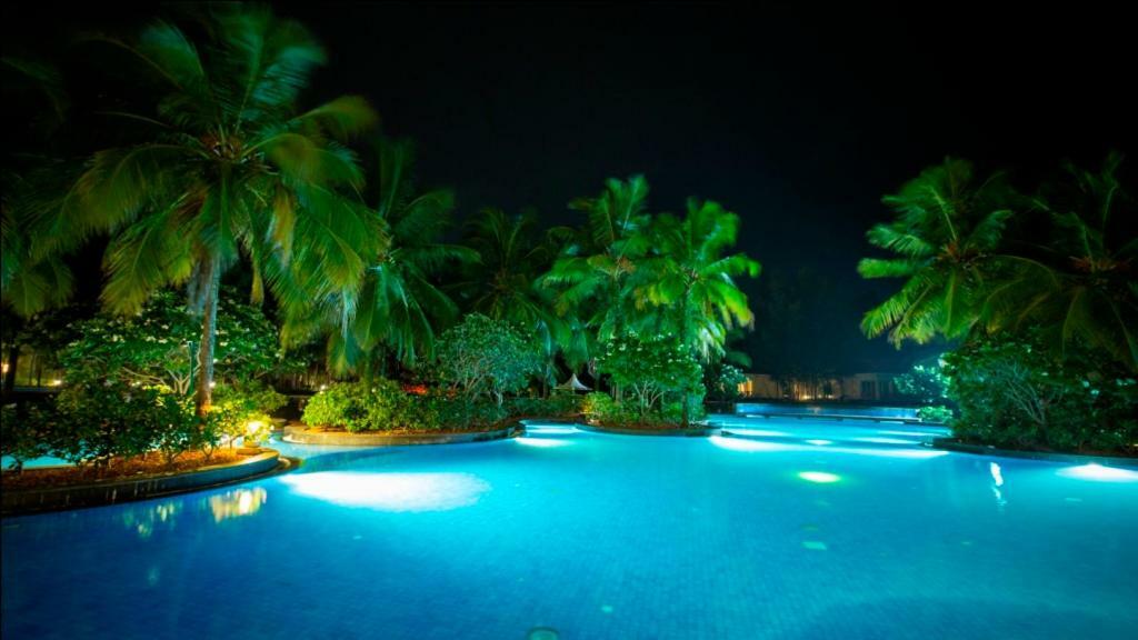 Ocean Spray Hotel Kālapettai Buitenkant foto